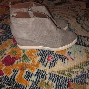 Linea Paulo Felicia wedge sneaker (rock suede)